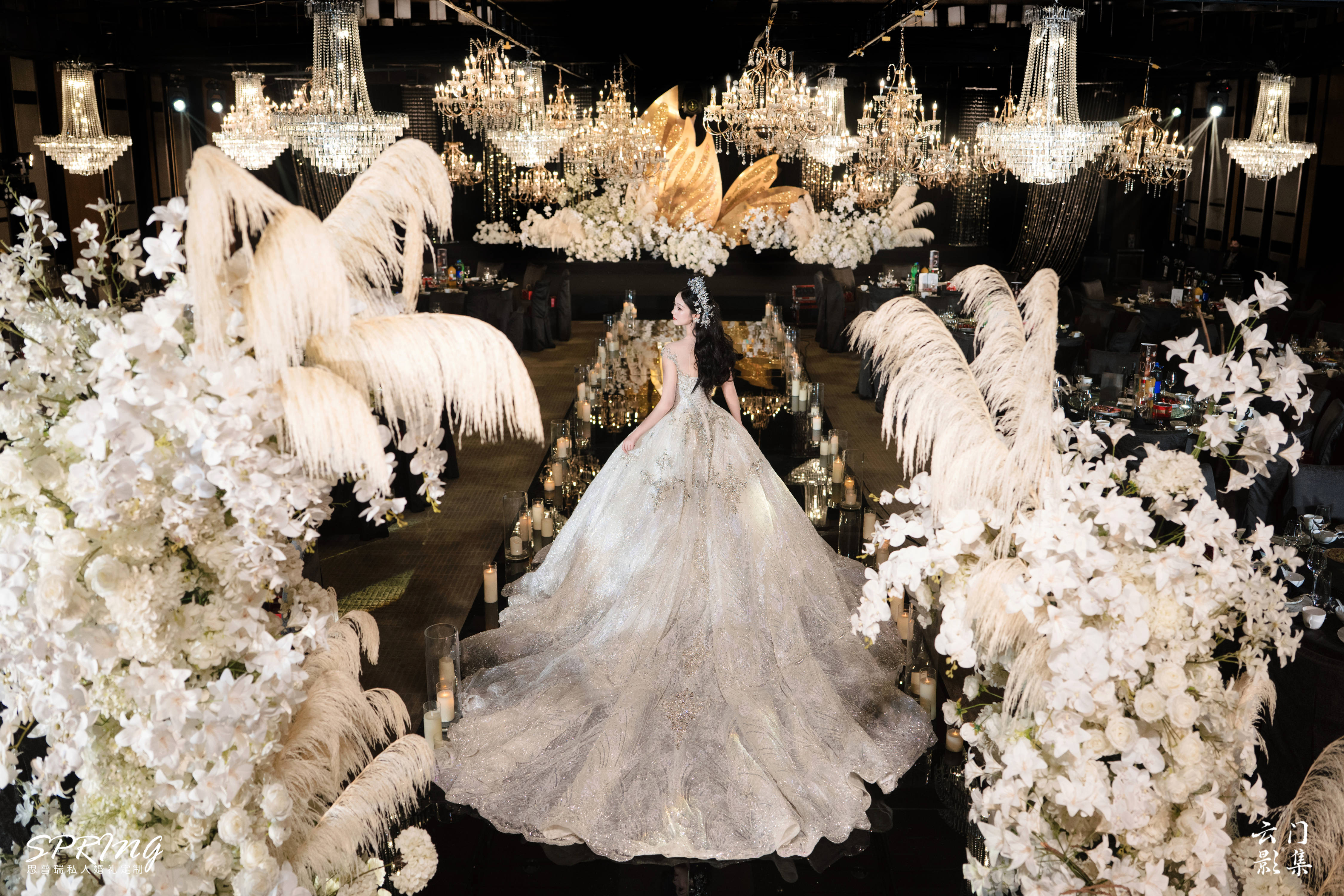 White Plume & Gilt gallery 06